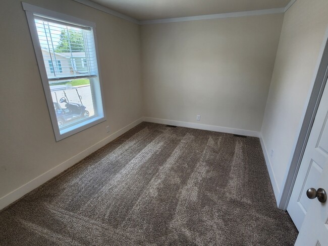 Building Photo - 498 Vermont