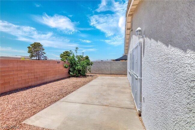Building Photo - 5683 Halvern Ave