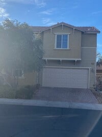 Building Photo - Fabulous Former Model Home!