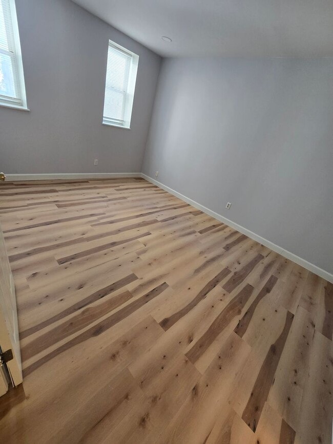 Building Photo - Beautifully renovated TWO-bedroom Condo on third floor with charm.