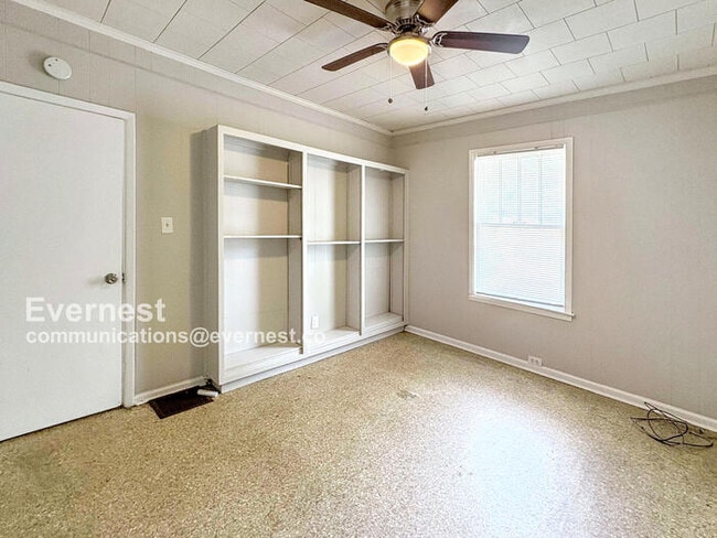 Building Photo - 525 53rd St Ens