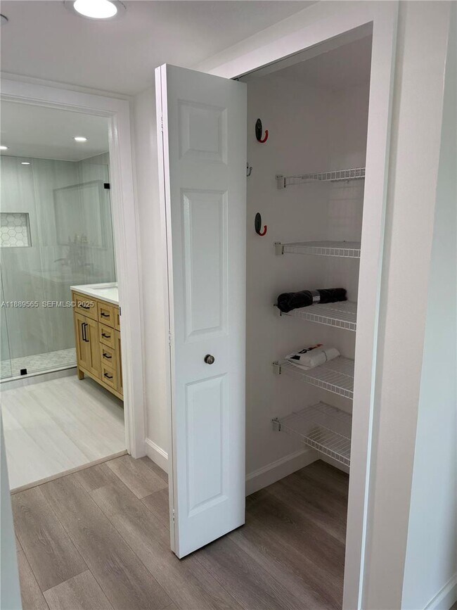 Building Photo - 201 Golden Isles Dr