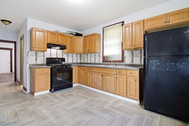 Building Photo - 35 W 52nd St