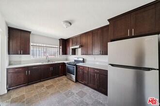 Building Photo - 5380 Romaine St