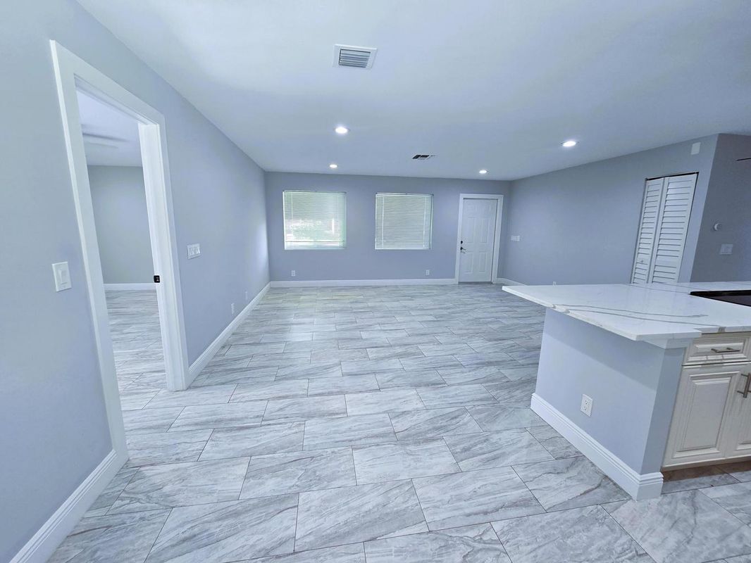 Building Photo - 324 S Chillingworth Dr