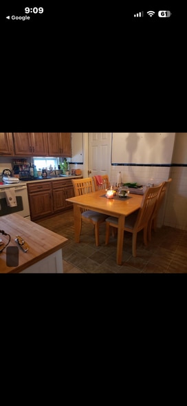 Building Photo - 10 Anderson St