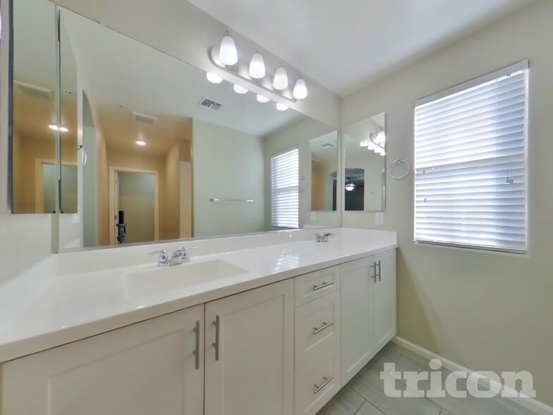 Building Photo - 12565 W Via Dona Rd