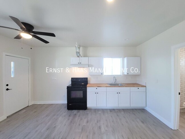 Building Photo - Fantastic 2 Bedroom 2 Bath Cozy House in C...