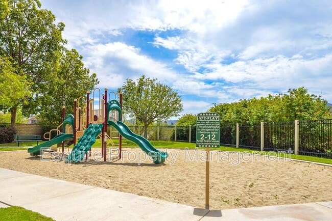 Building Photo - 5220 Buena Mesa Ct