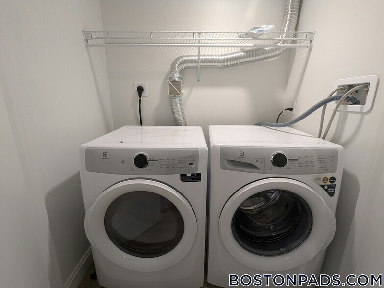 Building Photo - 55 Brighton Ave