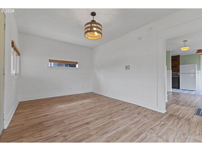 Building Photo - 4805 NE 110th Ave