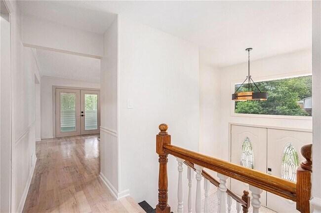 Building Photo - 1996 Briarwood Dr