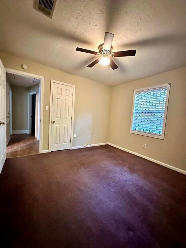 Building Photo - Cute 3 Bedroom Home In South Jackson