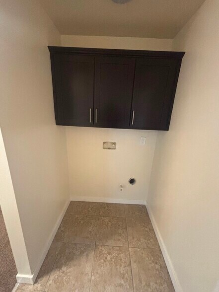 Building Photo - 401 W 105th St