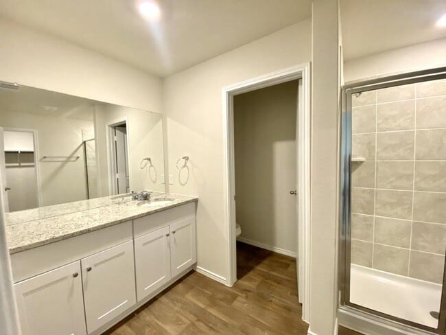 Building Photo - 22507 Green Jacket