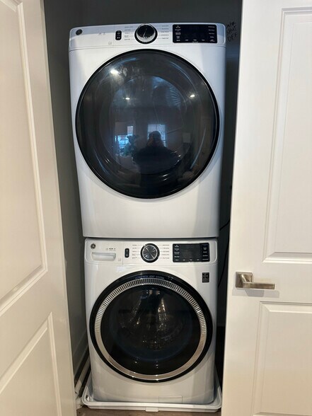 Building Photo - 319 S Glendale Ave