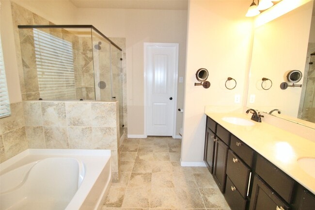 Building Photo - 1916 Acaciawood Way