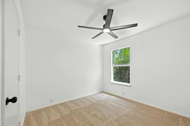 Building Photo - 6218 Everglade Rd
