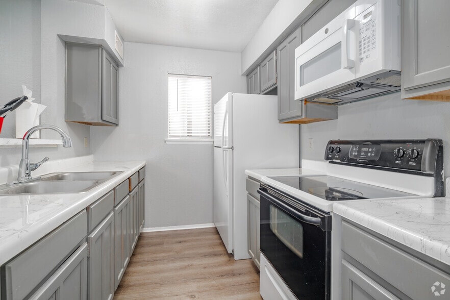 Primary Photo - Devine Place Apartments