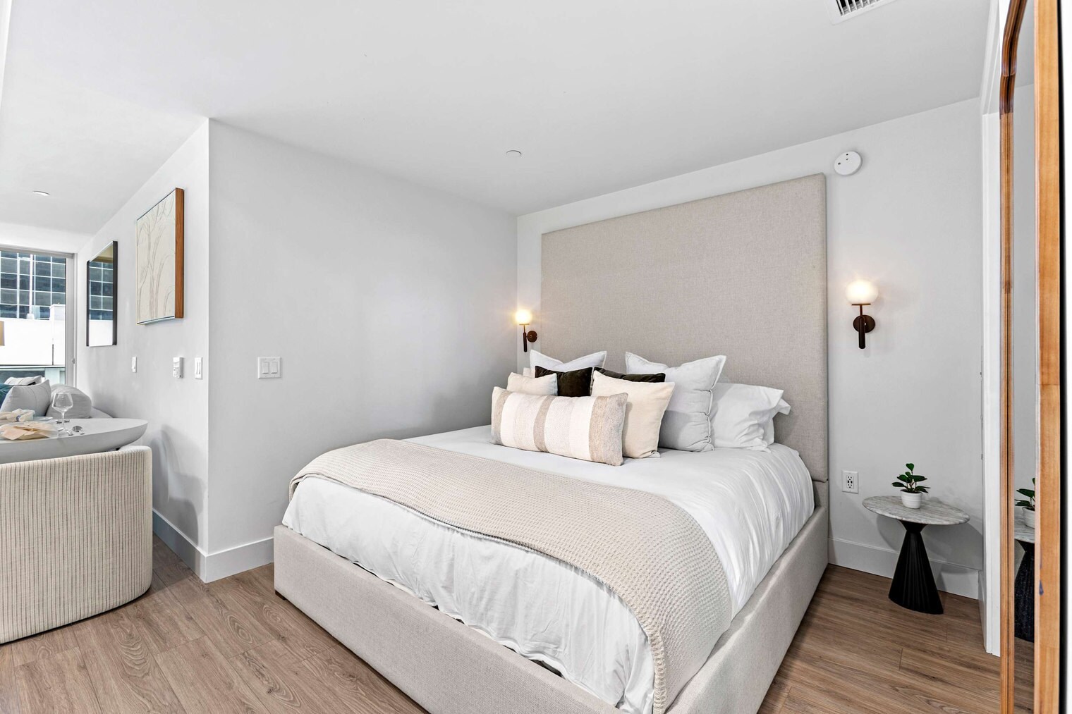 Building Photo - 1049 Seventh Avenue-SI FL7-ID1228264P