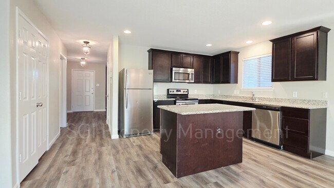 Building Photo - 824 Rivers Creek Ln