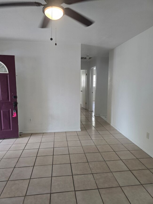 Building Photo - 3 bedroom 1 bath