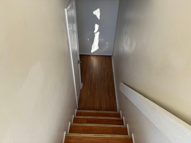 Building Photo - 552 Shennecossett Rd
