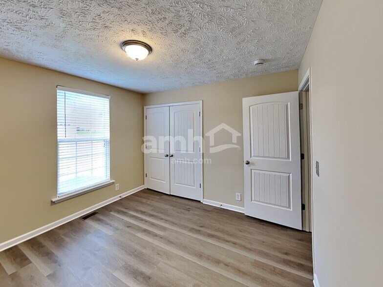 Building Photo - 112 Tulip Grove Point