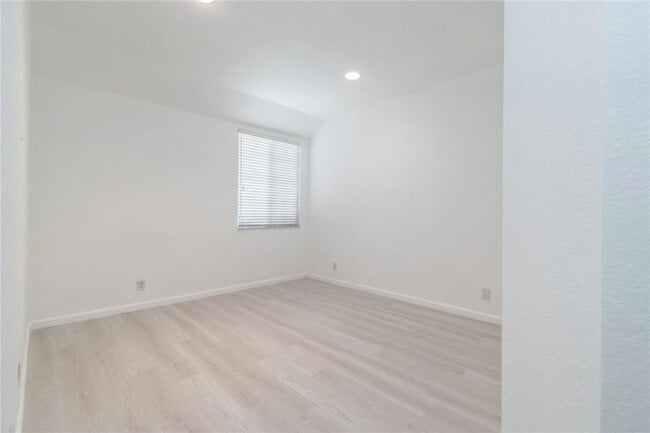 Building Photo - 2692 Center Ct Dr