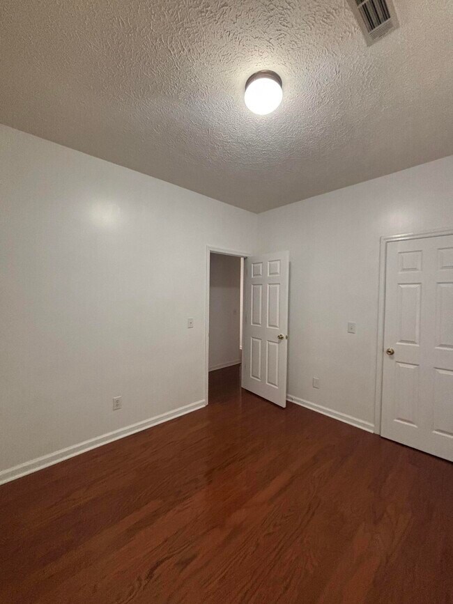 Building Photo - 181 Shelby Dr