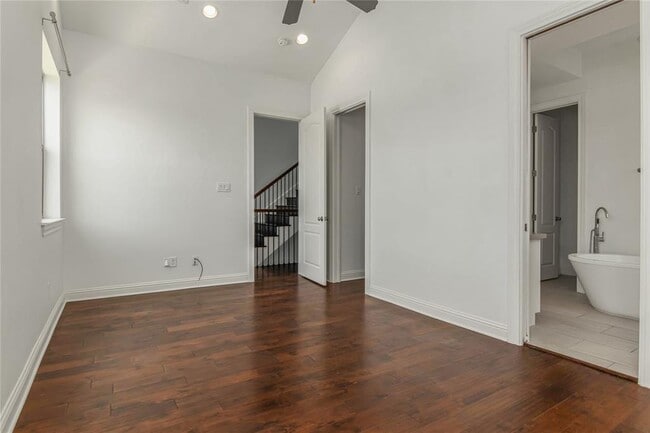 Building Photo - 611 Mazal Ln