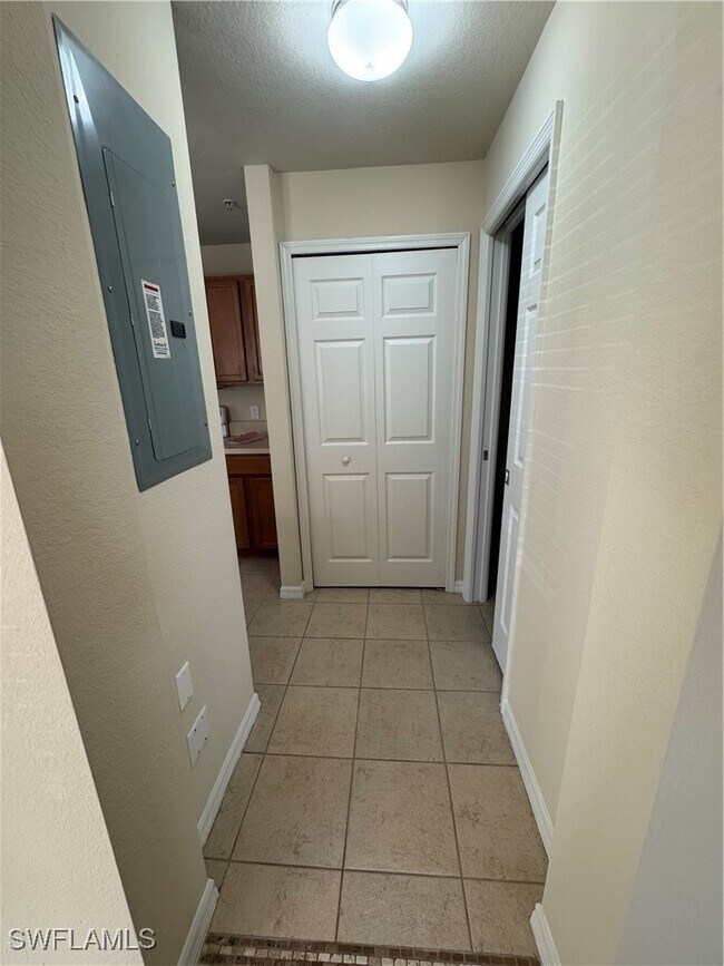 Building Photo - 9068 Gervais Cir