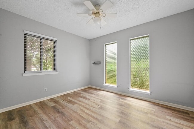 Building Photo - 8910 Little Walnut Pkwy