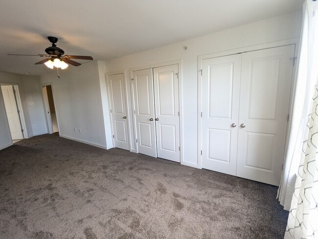 Building Photo - Modern 4 level townhouse available for imm...