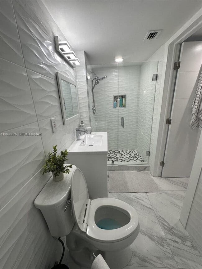 Building Photo - 19195 NE 36th Pl