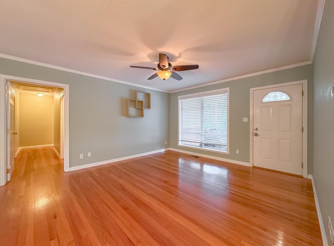 Building Photo - 2605 Lotus Dr