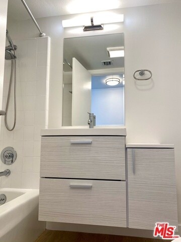 Building Photo - 435 N Oakhurst Dr