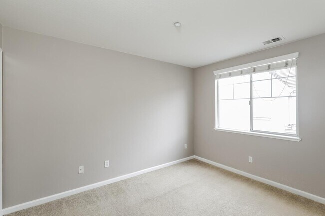 Building Photo - 572 Blackwood Terrace