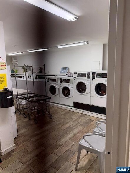 Building Photo - 39 E 39th St