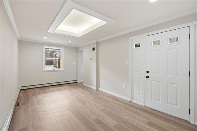 Building Photo - 3992 Beechwood Blvd