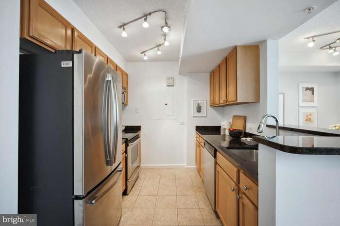 Building Photo - 880 N Pollard St