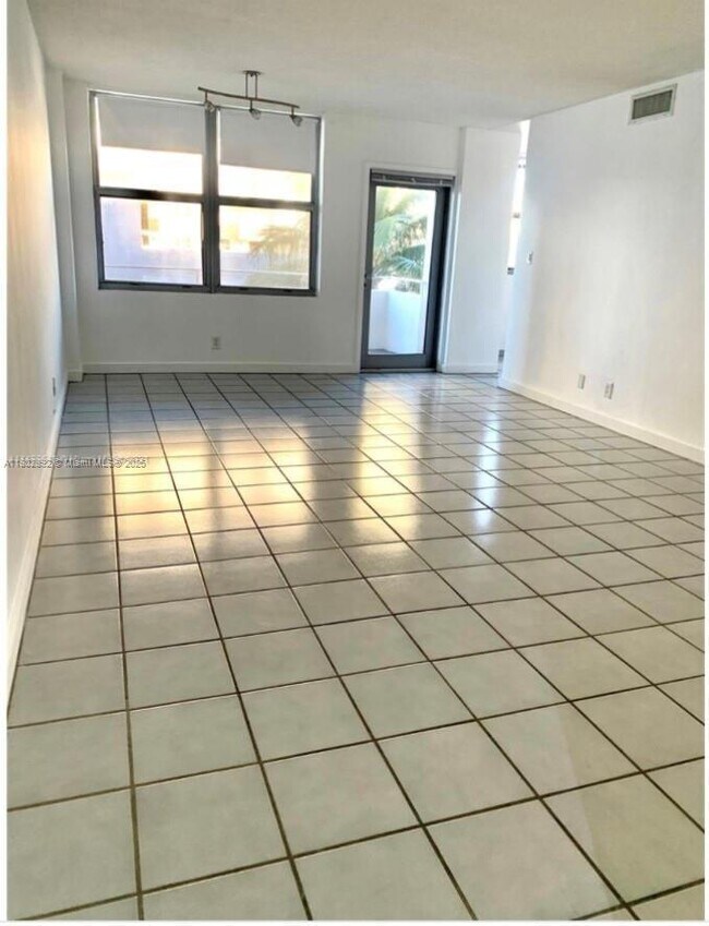 Building Photo - 9225 Collins Ave