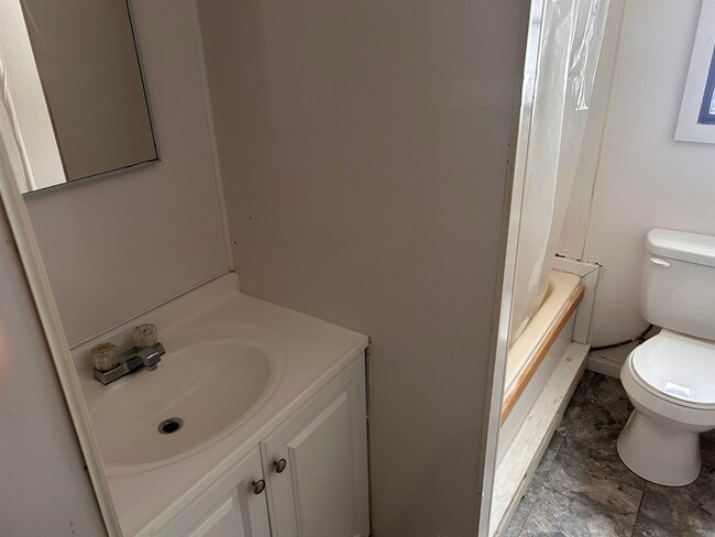 Building Photo - 4 Dunn Ave