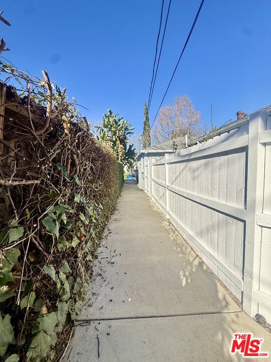 Building Photo - 18002 Collins St