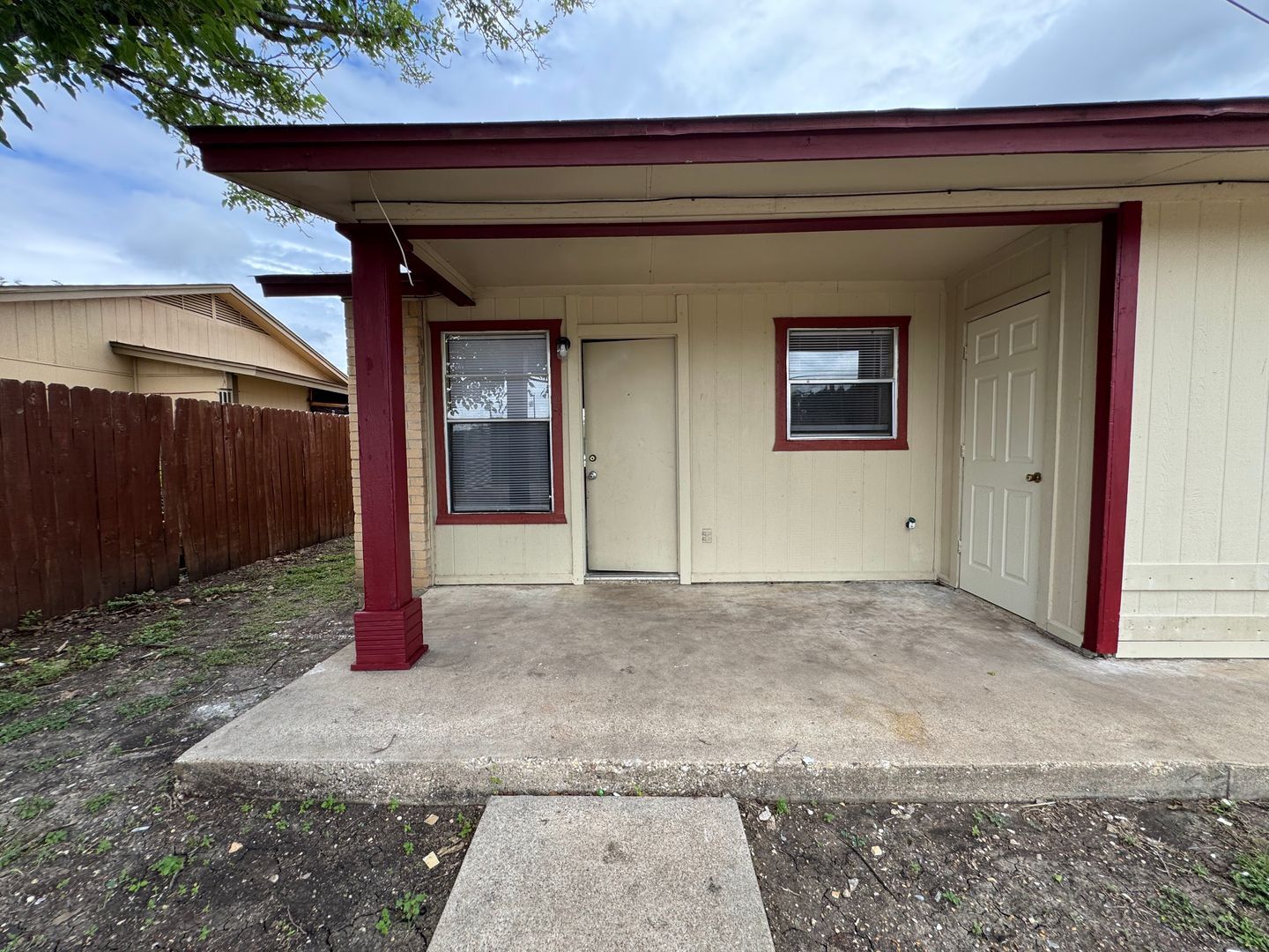 Building Photo - 2208 Hunt Dr