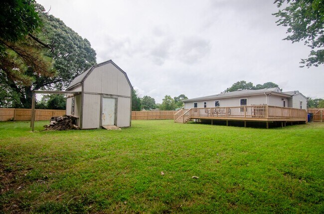 Building Photo - Precious Bungalow Home Rental in Norfolk!