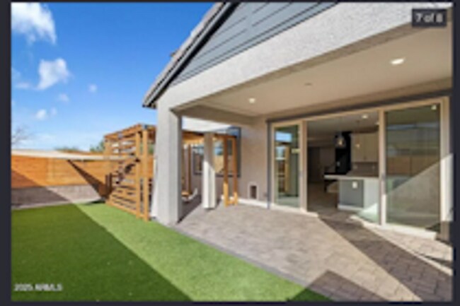 Building Photo - Stunning 5-Bedroom Executive Home in Desirable Mesa Neighborhood