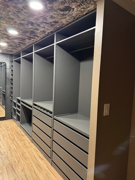 Building Photo - 21139 Valley Forge Cir