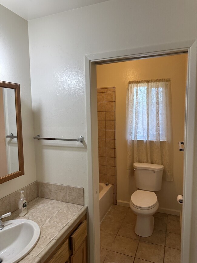 Building Photo - Welcome to Woodside Drive! Opportunity awa...