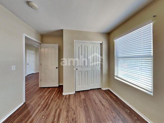 Building Photo - 25822 W Nancy Ln